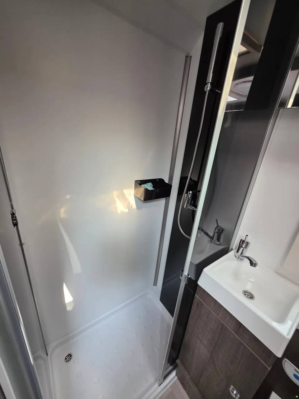 Van 2